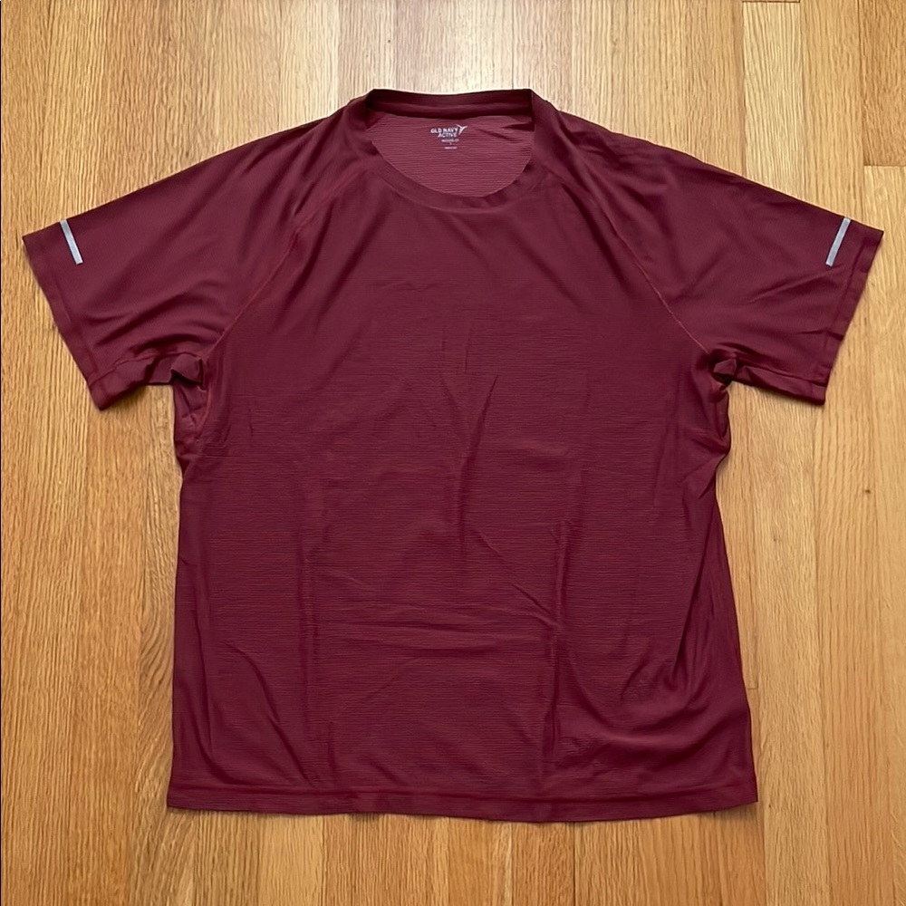 Old Navy Active Men's Burgundy Short Sleeve Tee Size Large